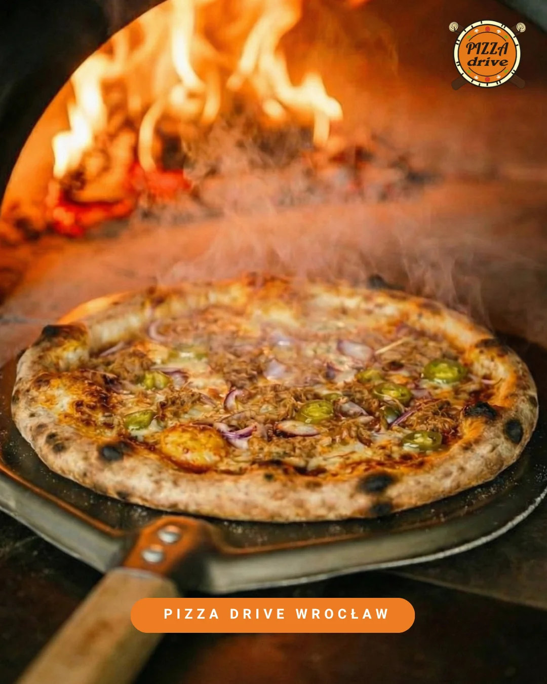 Świeżo wypieczona pizza z Pizza Drive Rychtalska - nocna pizza na dowóz we Wrocławiu